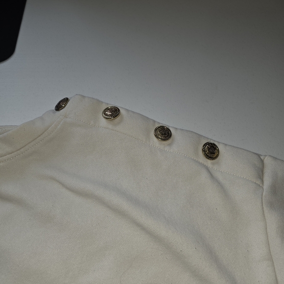 H&M White Sweater with 'À Paris' Print Large Gold Shoulder Buttons 60% Cotton - Picture 3 of 11